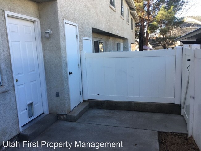 Building Photo - 2 br, 2 bath House - 684 W Buena Vista Blv...