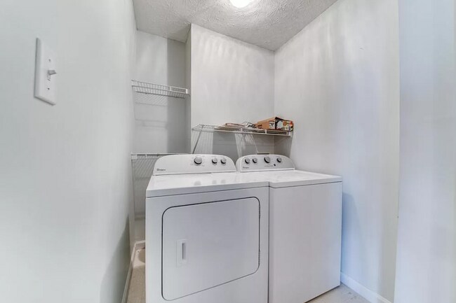Building Photo - 1327 Lucy Way