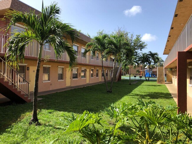 Building Photo - Nice 1-1 Condo Apartment with Central AC, Pool, & Laundry