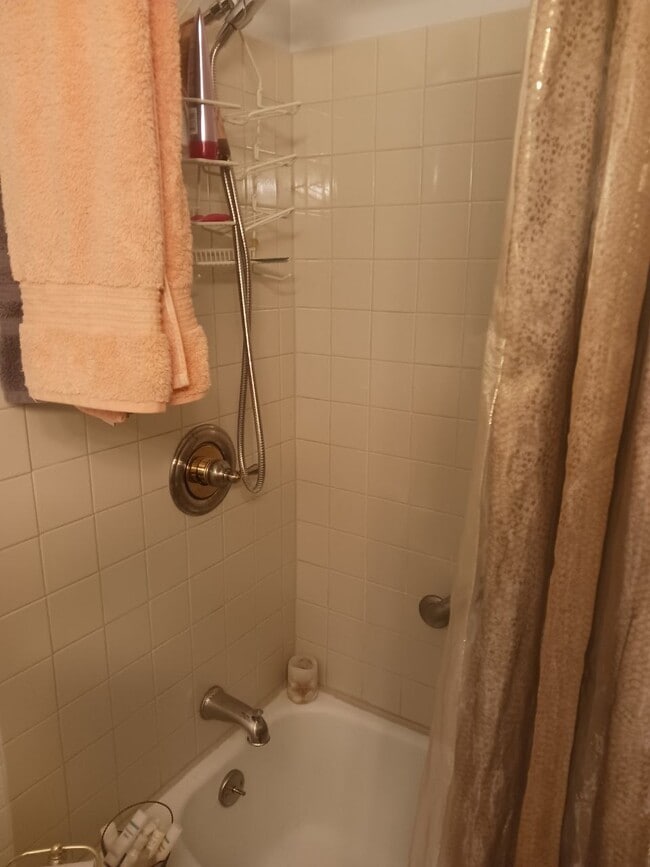 Building Photo - 6240 Weiss St