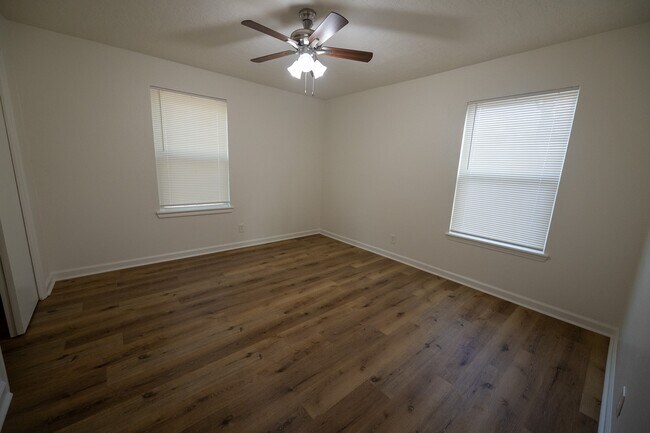 Building Photo - 1727 S Park