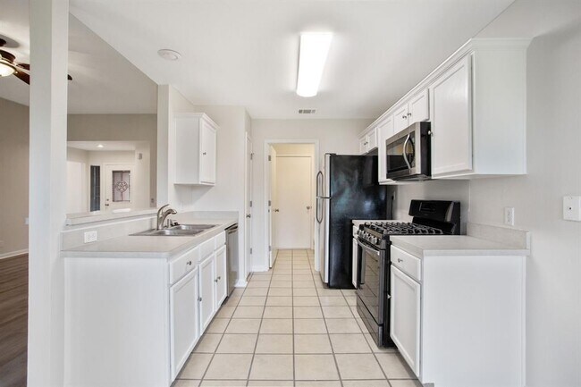 Building Photo - 809 Deercreek Ln