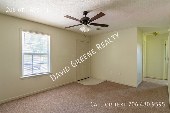Building Photo - 206 6th Ave