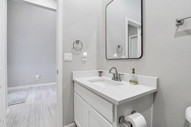 Building Photo - 325 Playa Vis St