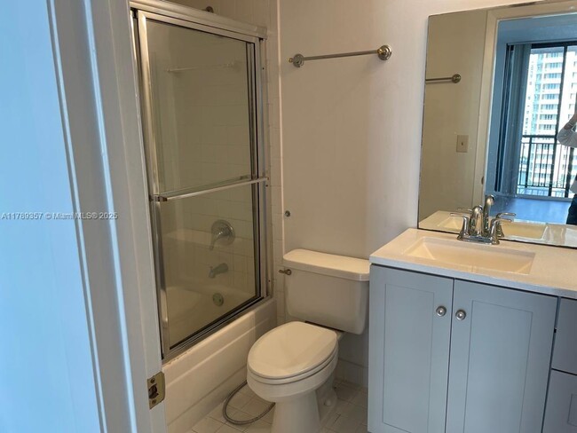 Building Photo - 540 Brickell Key Dr