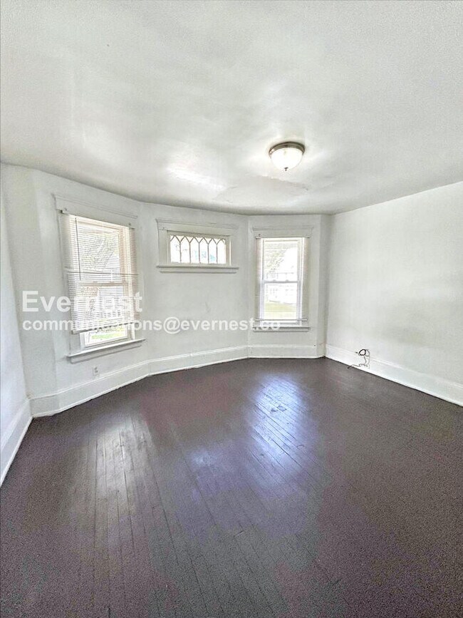 Building Photo - 2213 E 82nd St