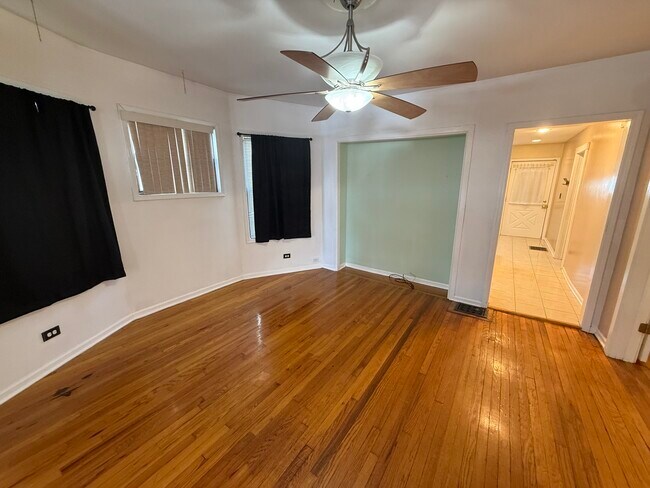 Building Photo - 840 N Austin Blvd