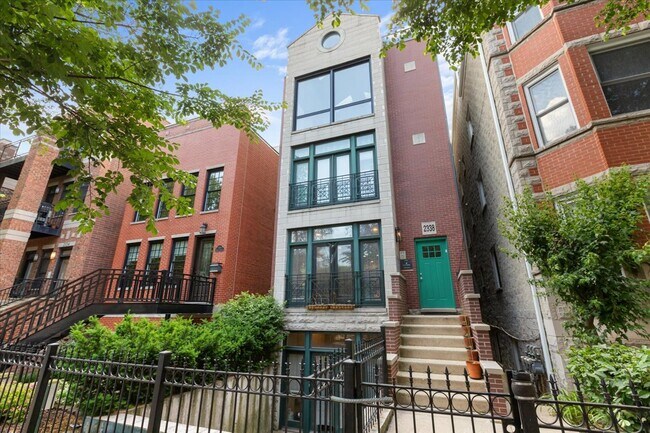 Building Photo - 2338 N Greenview Ave