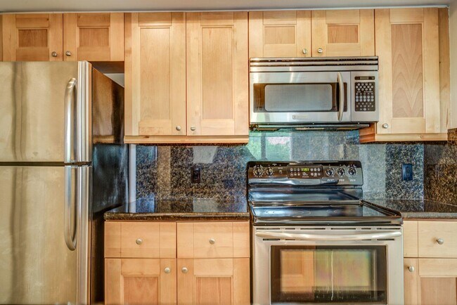 Building Photo - 103 Yacht Club Way