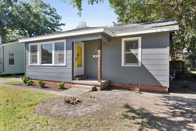 Primary Photo - 3 Bed, 2 Bath Home in the Saint Streets!