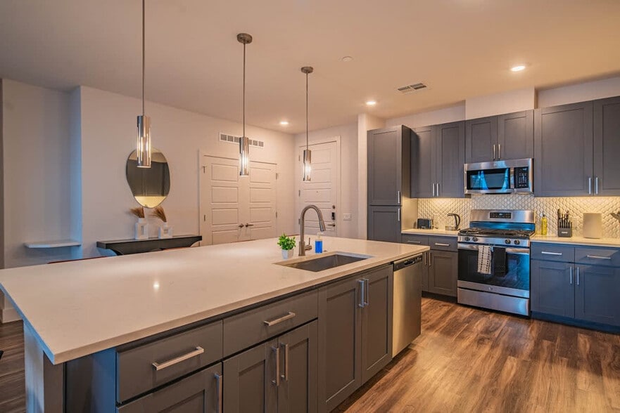 Building Photo - 15501 N Dial Blvd