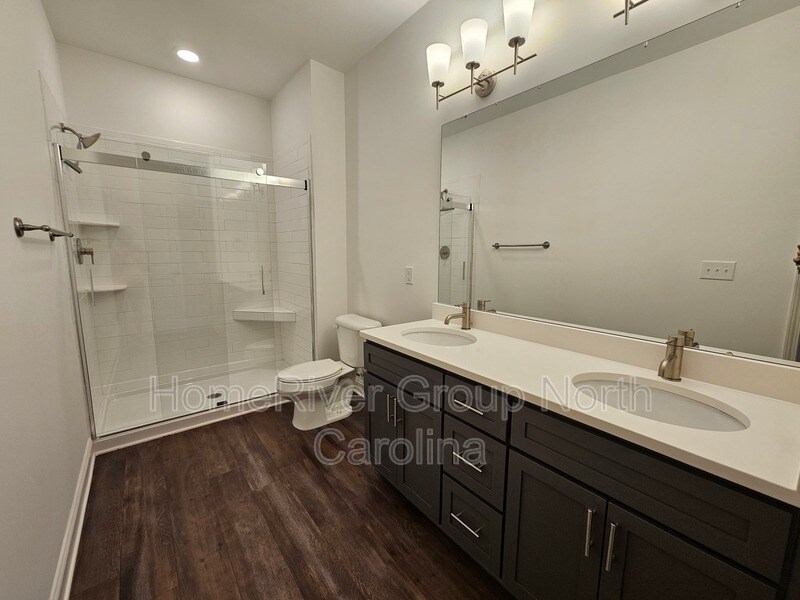Building Photo - 607 Pompano Dr