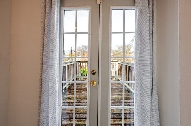 Building Photo - 21 17th St SE