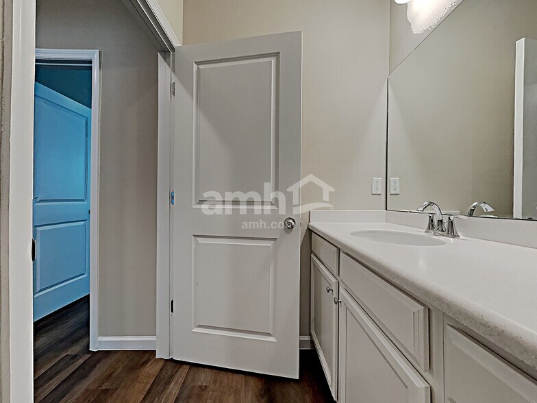 Building Photo - 225 Stone Arbor Ln