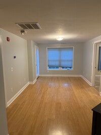 Building Photo - 6 Crestview Cir