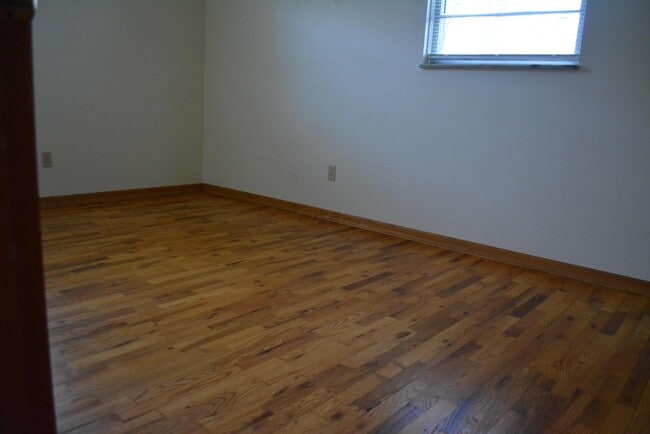 Building Photo - 1533 Elmwood Ave