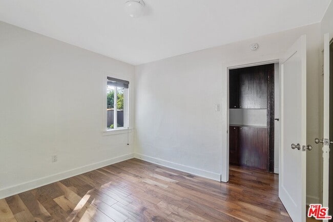 Building Photo - 1242 N Commonwealth Ave