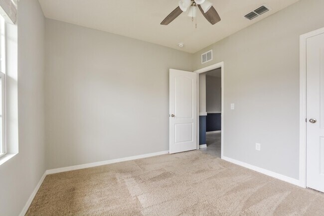 Building Photo - Bright 3-Bedroom Home in Clermont, FL