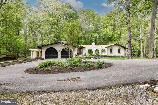Building Photo - 7833 Willowbrook Rd