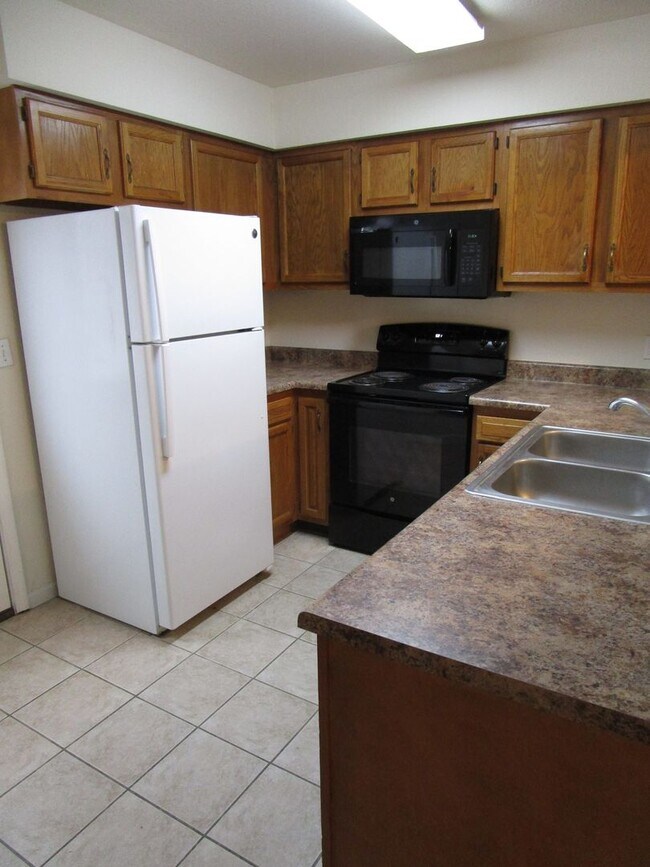 Building Photo - 4404-4404 W Jeana Ct