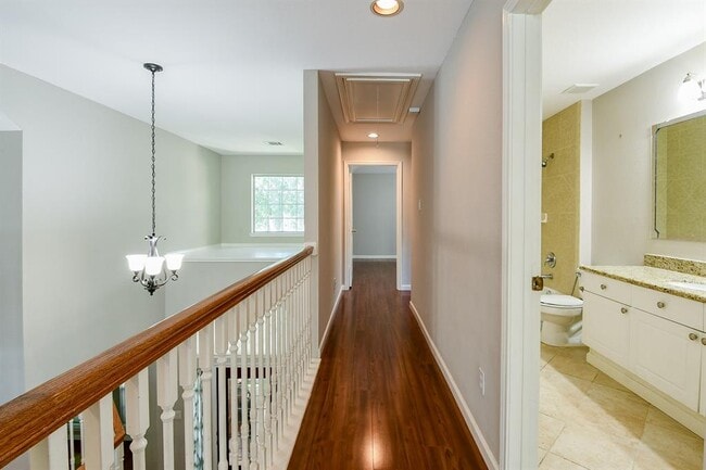 Building Photo - 18035 Somerset Knolls Ct
