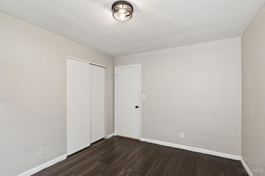 Building Photo - 6155 Ridge Ave
