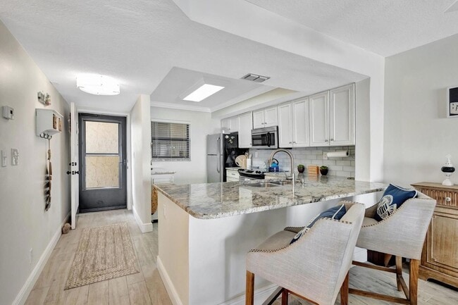 Primary Photo - 9400 S Ocean Dr