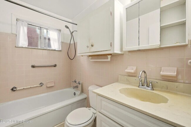 Building Photo - 415 N Hite Ave