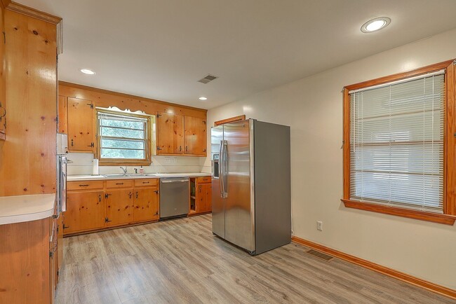 Building Photo - Single Family Home in Park Circle!
