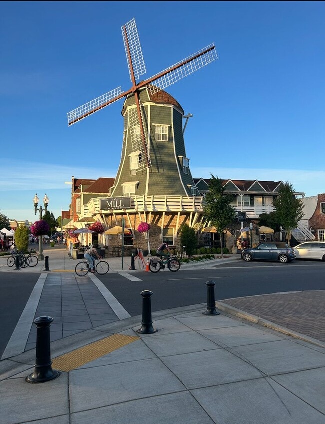 Building Photo - Beautiful Historic Home on Front Street in Lynden