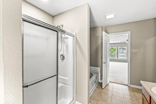 Building Photo - 5641 Buck Dr