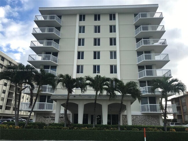 Building Photo - 125 S Ocean Ave