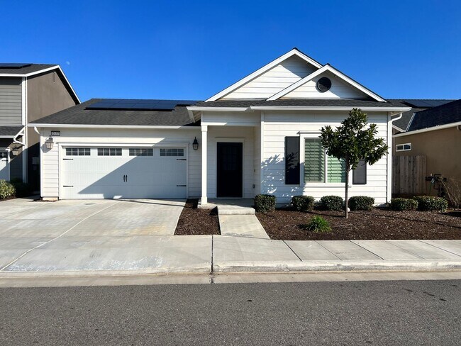 Building Photo - Charming and Elegant Home in Clovis District