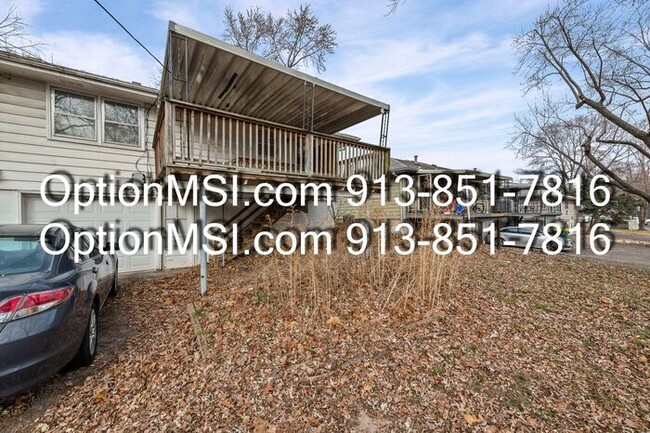 Building Photo - 1/2 month free if moved in by 1/25/26!! Spacious & Updated Duplex Near Downtown Overland Park!