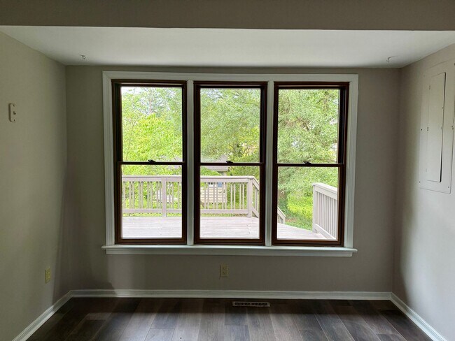 Building Photo - Adorable Recently Renovated 3 Bed 1.5 Bath Home $2395