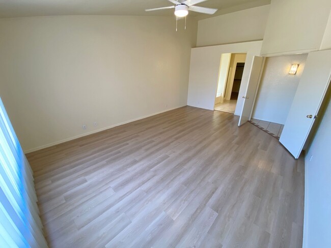 Building Photo - Corner Lot Property 3 bedroom 2 Bath