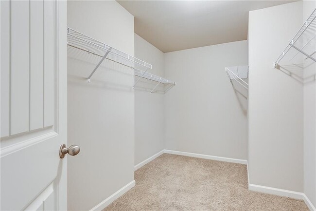 Building Photo - 933 Whitfield Oak Way NE