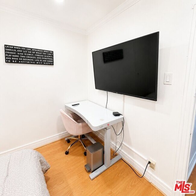 Building Photo - 2703 Obama Blvd
