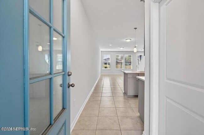 Building Photo - 260 Brandon Lks Dr