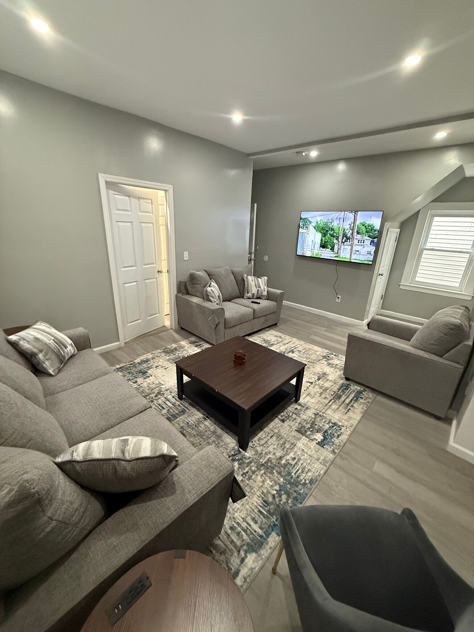 Building Photo - 72 Seymour Ave