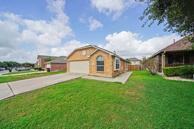 Building Photo - Spacious Single-Story Home with Solar Panels - Realtor Commission: $500