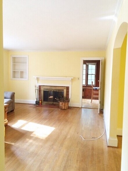 Building Photo - 114 Howard Dr