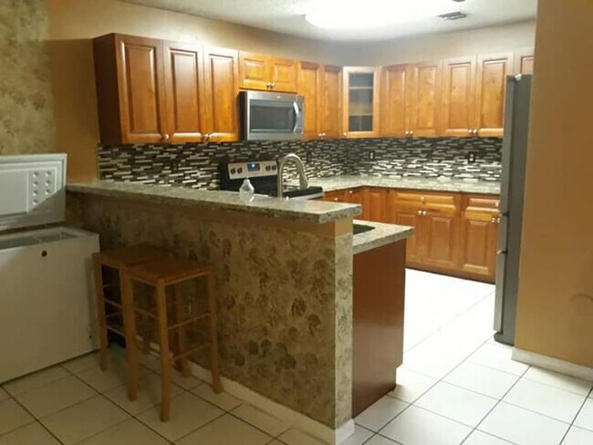 Building Photo - 4049 Eastridge Dr