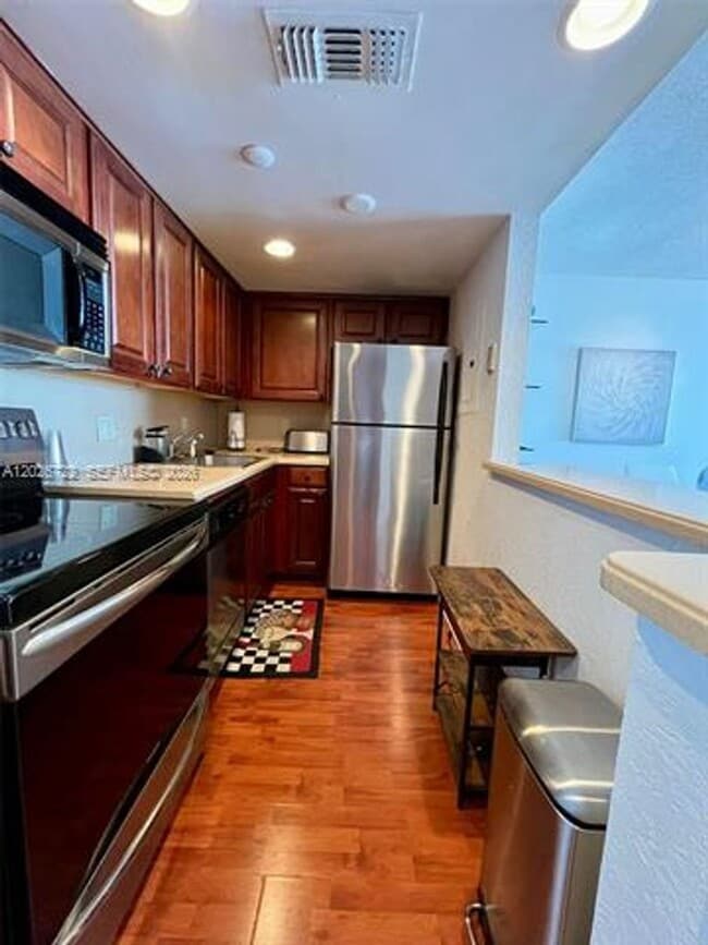 Building Photo - 770 Claughton Island Dr