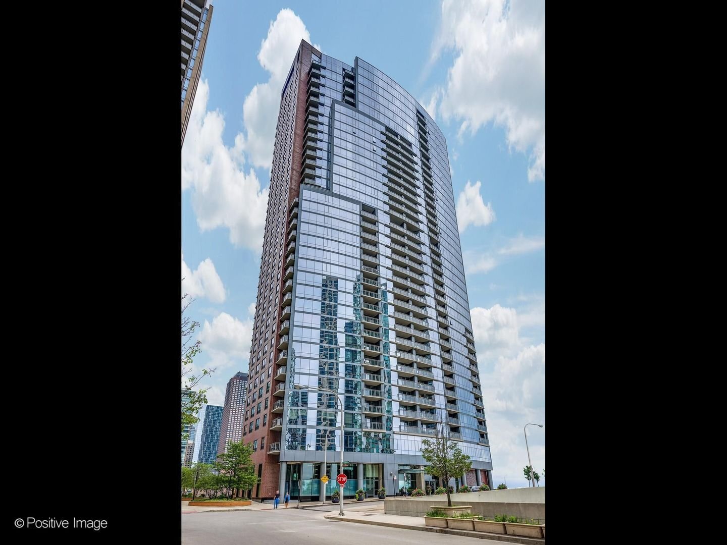 Building Photo - 450 E Waterside Dr