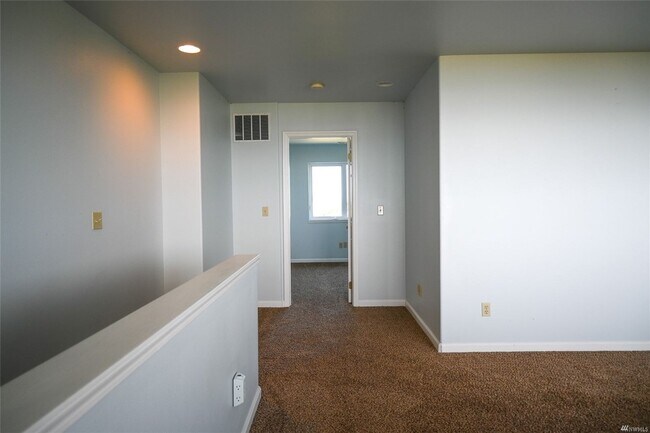 Building Photo - 1467 E Ocean Shores Blvd SW