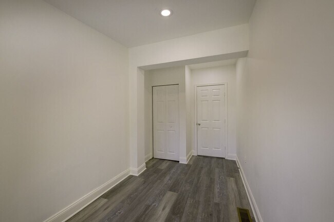 Building Photo - Charming & Renovated Petworth Rowhouse with Parking -  Available Now!