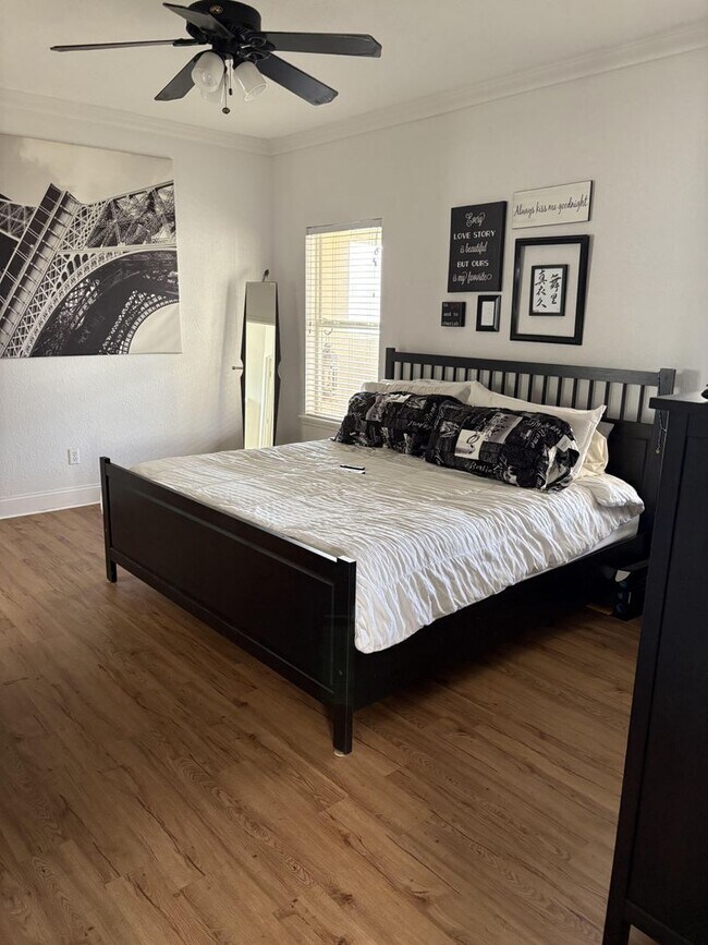 Building Photo - three bedroom, two bath home in the Countr...