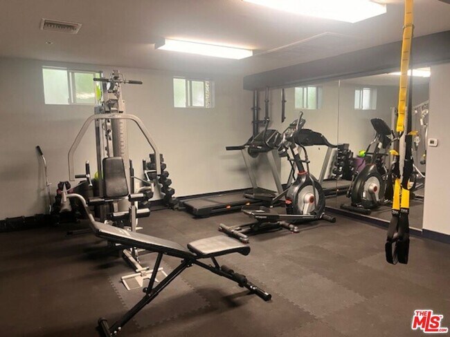 Building Photo - 8609 W Knl Dr