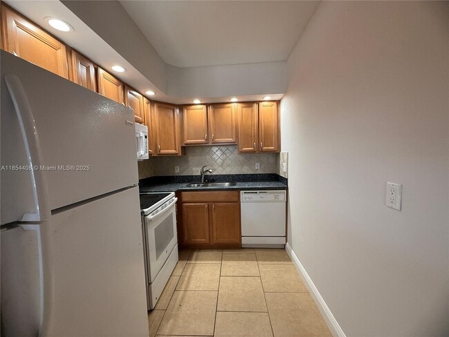 Primary Photo - 2424 SE 17th St